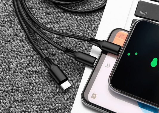 Das ultimative Ladeerlebnis: Warum Du 2025 auf das universelle Smartphone-Ladekabel 3-in-1 setzen solltest